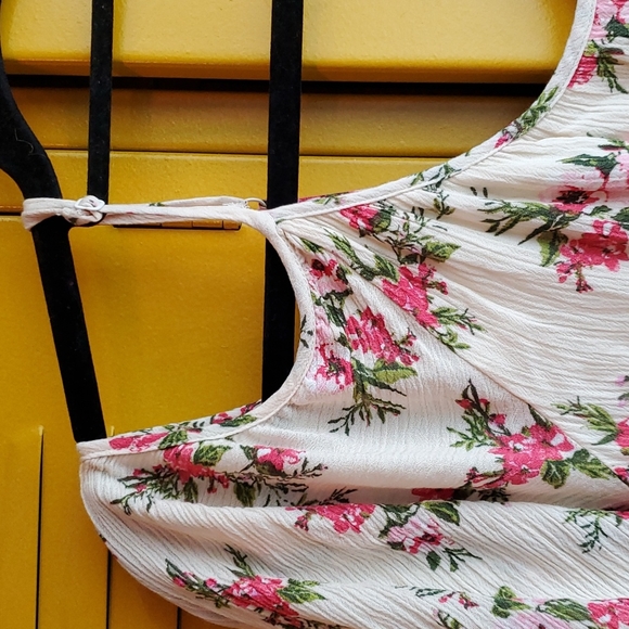 Altar'd State floral flutter sleeve dress - Picture 3 of 5